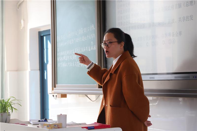 堅(jiān)定信仰，立德樹(shù)人
